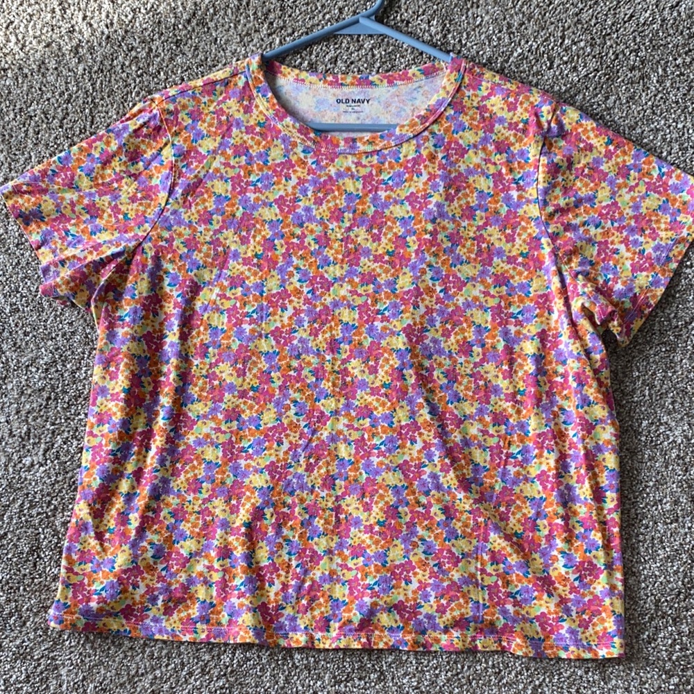 💚  3/$15 Old Navy Multicolor Floral Tee - Picture 2 of 3